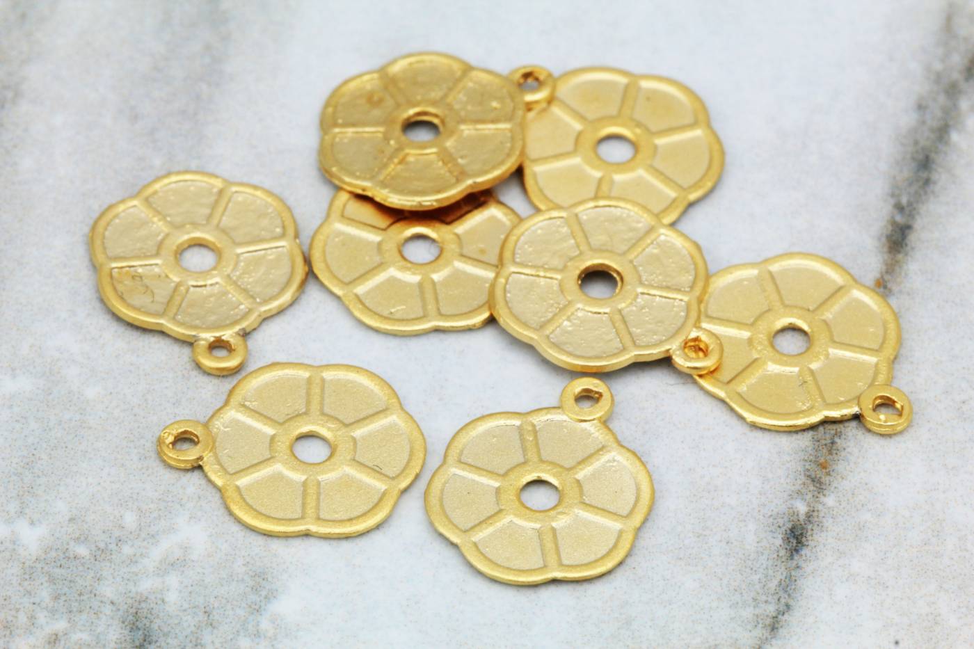gold-plated-tiny-daisy-flower-pendants