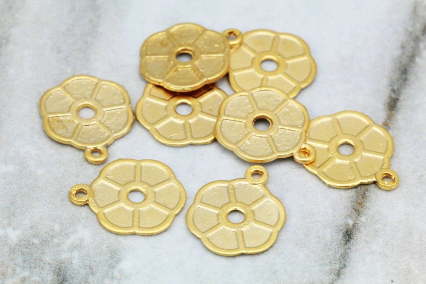 gold-plated-tiny-daisy-flower-pendants.