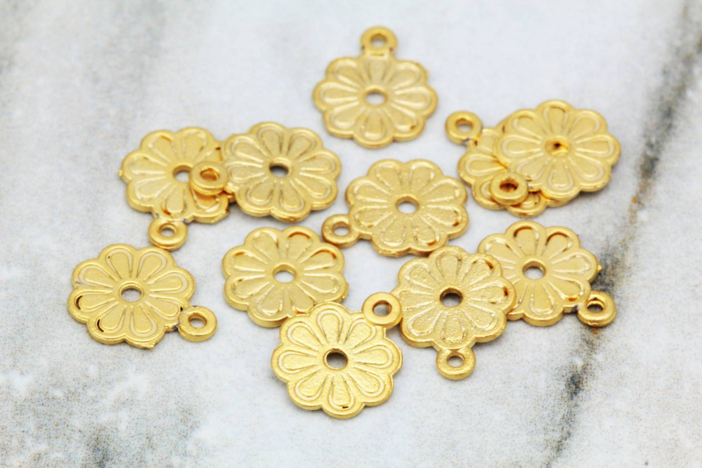 metal-gold-flower-jewelry-pendants