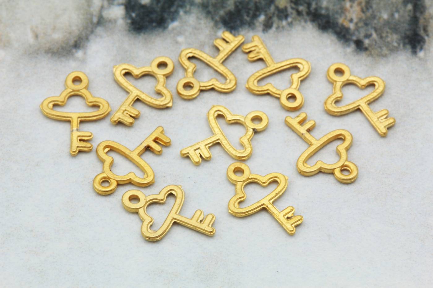 gold-metal-tiny-key-jewelry-pendants