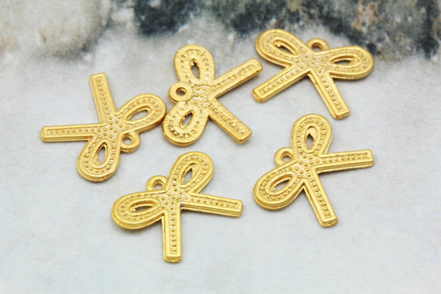 gold-plated-tiny-metal-bow-pendant-charm.