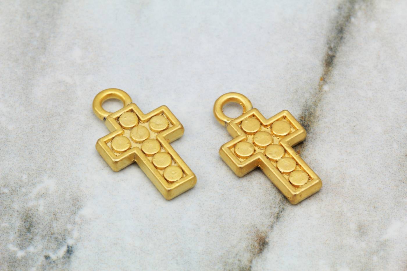gold-plated-metal-cross-pendant-charms