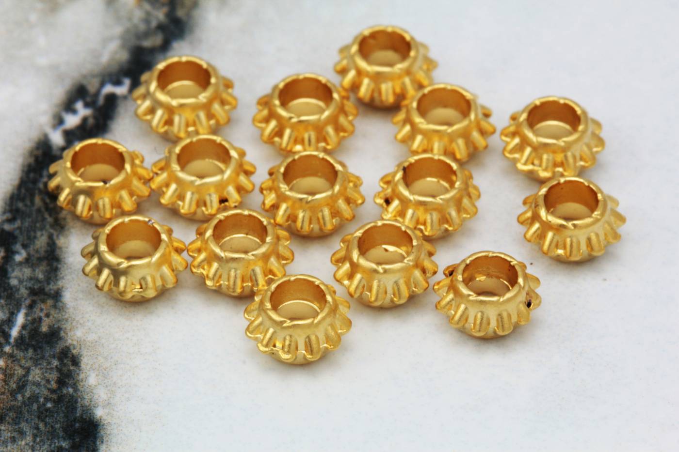 gold-metal-spacer-findigs-online-shop