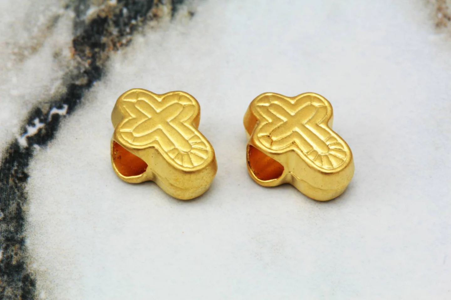 gold-plated-metal-cross-jewelry-charms.