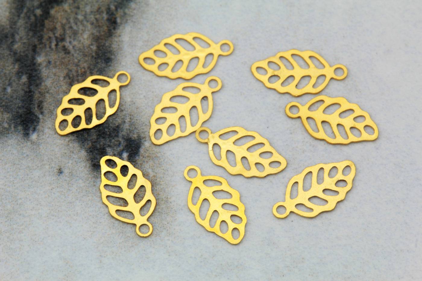 11mm Gold Leaf Pendants / GPY-344 | Pendants