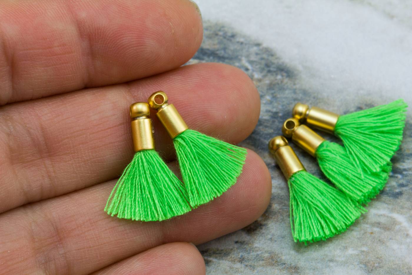 2cm-neon-green-cotton-mini-tassels