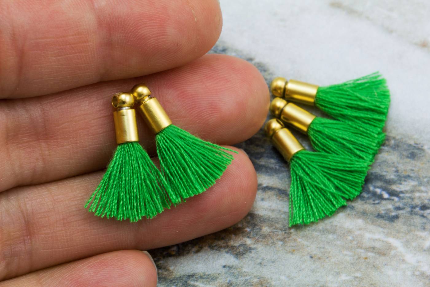 2cm-forest-green-cotton-mini-tassels