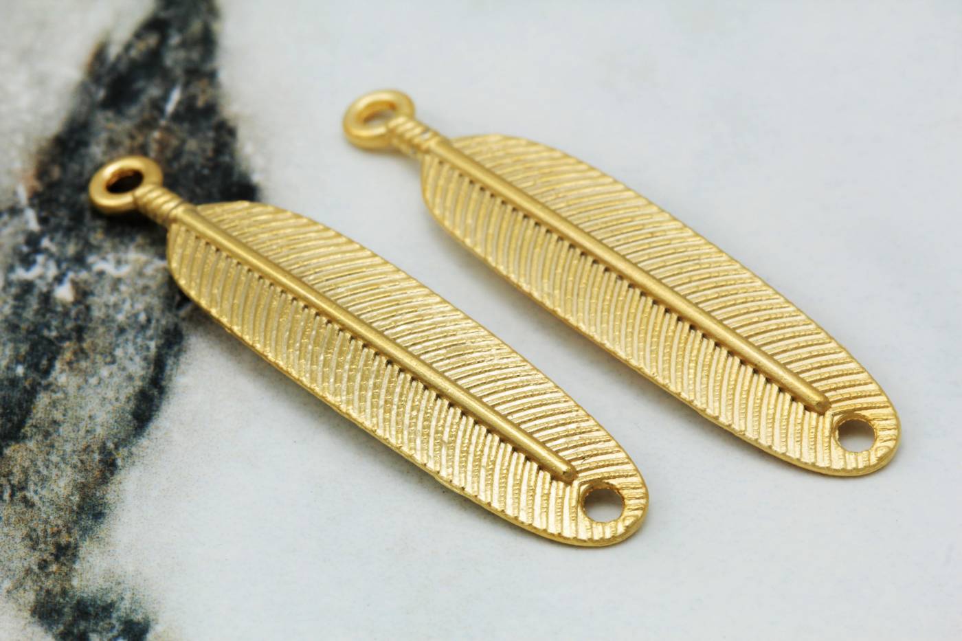 gold-plated-metal-feather-pendant-charms