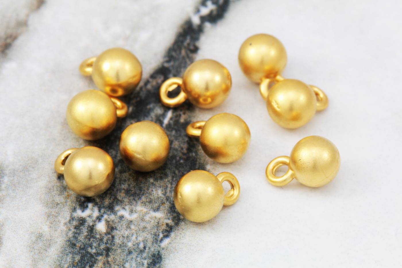 gold-plated-metal-round-ball-pendants