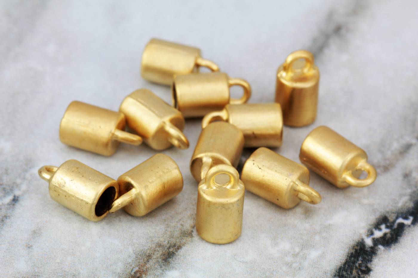 gold-metal-round-4mm-hole-end-caps