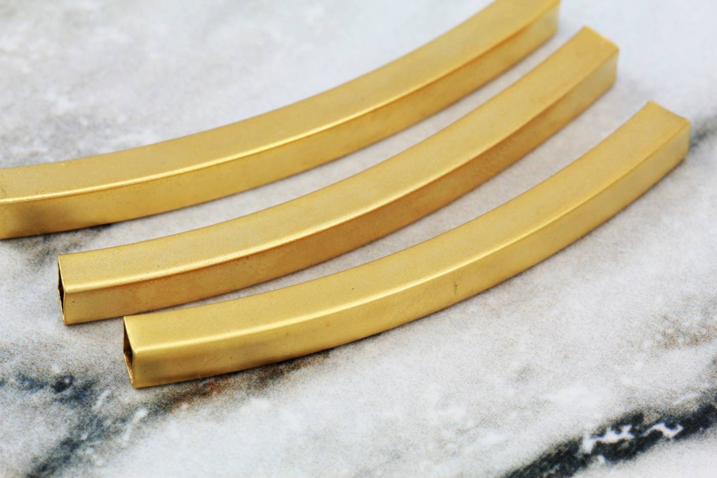 gold-50mm-long-curved-end-bar-charms