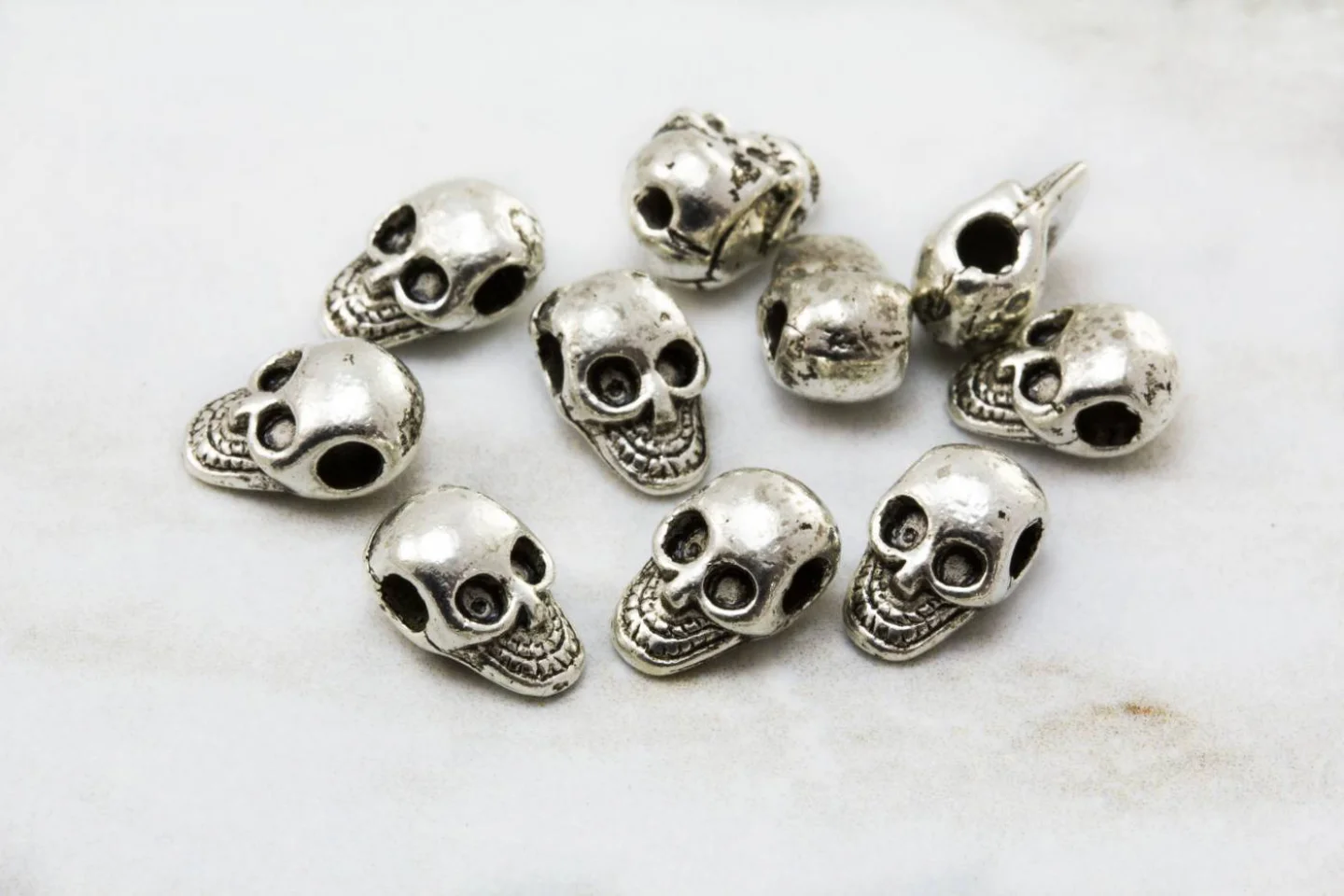 horizontal-hole-skull-head-charms.