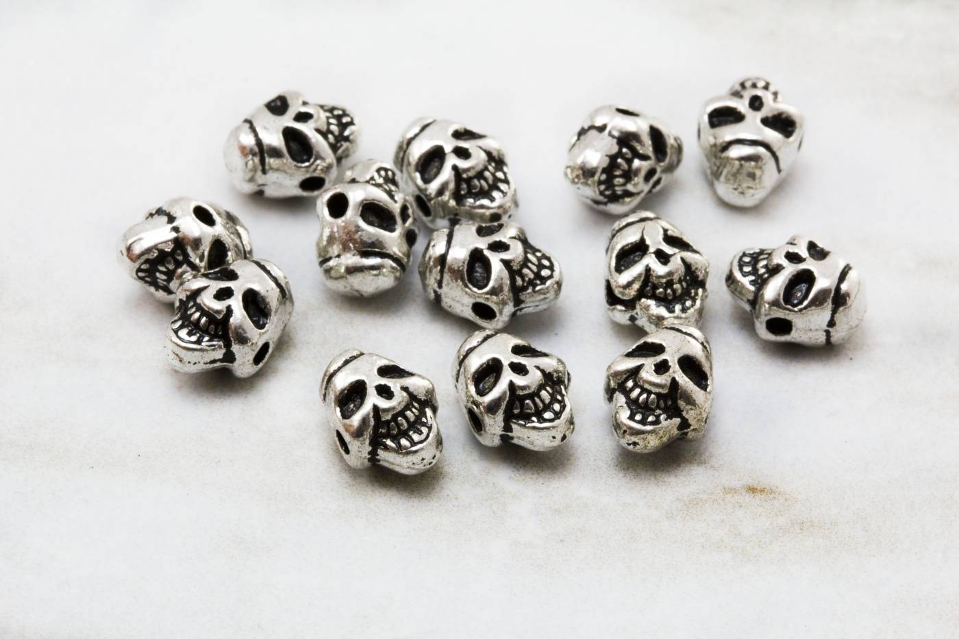horizontal-hole-skull-head-bead-charm