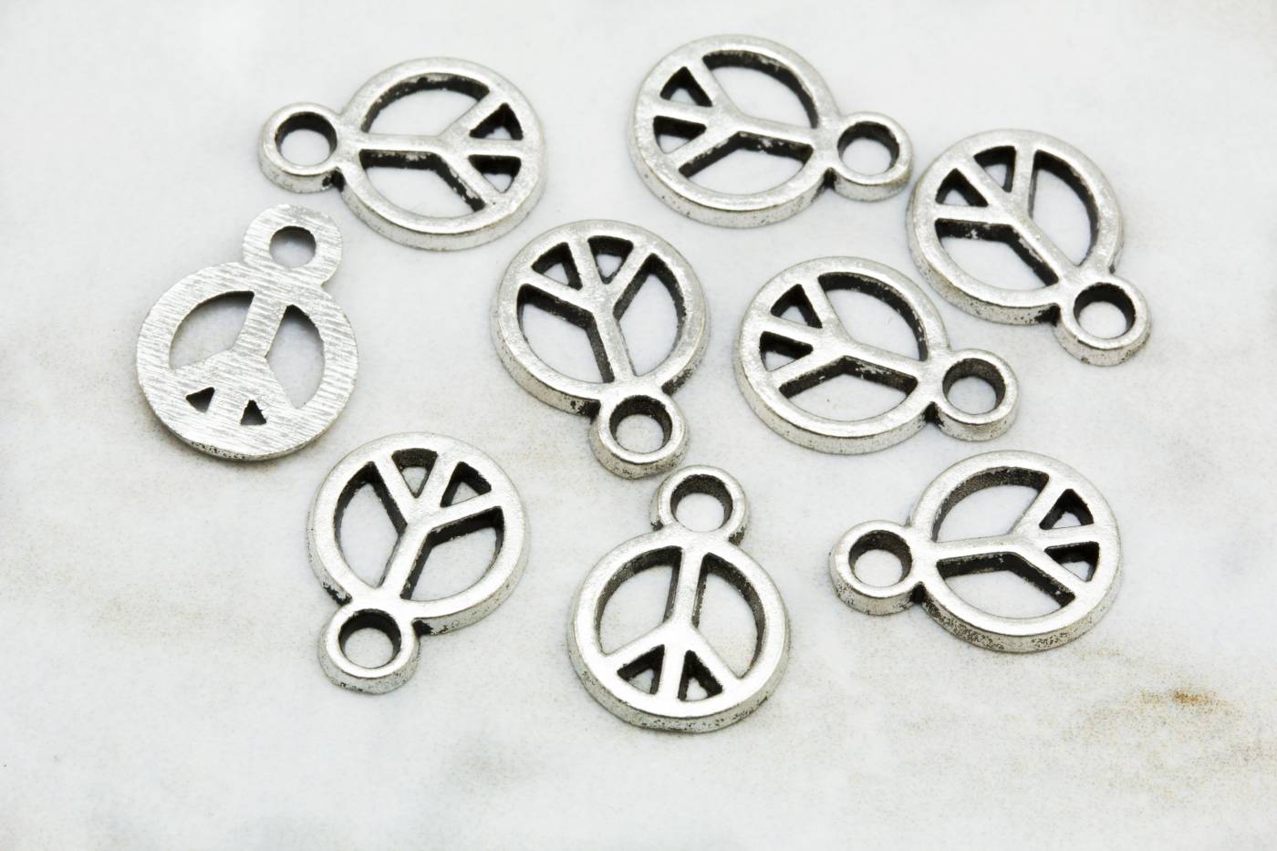 metal-peace-sign-jewelry-pendants