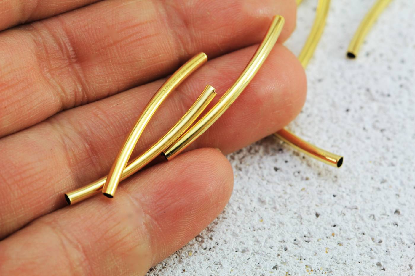 brass-gold-curved-end-bar-charms